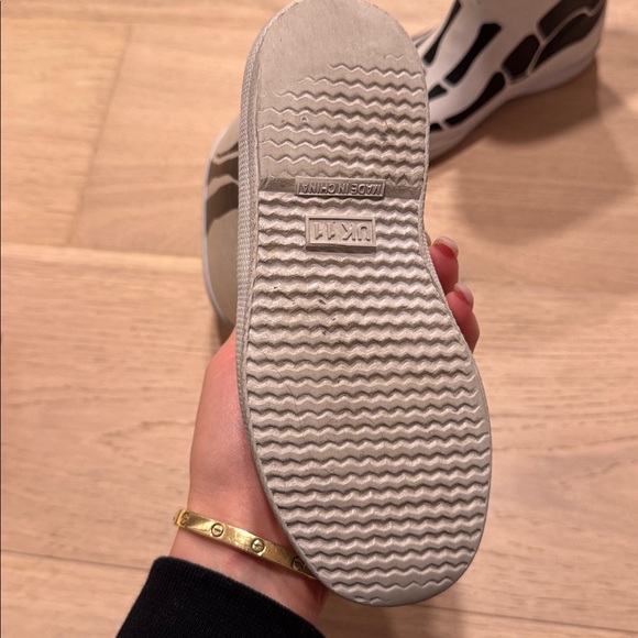 Hunter White and Black Boots - Picture 3 of 3